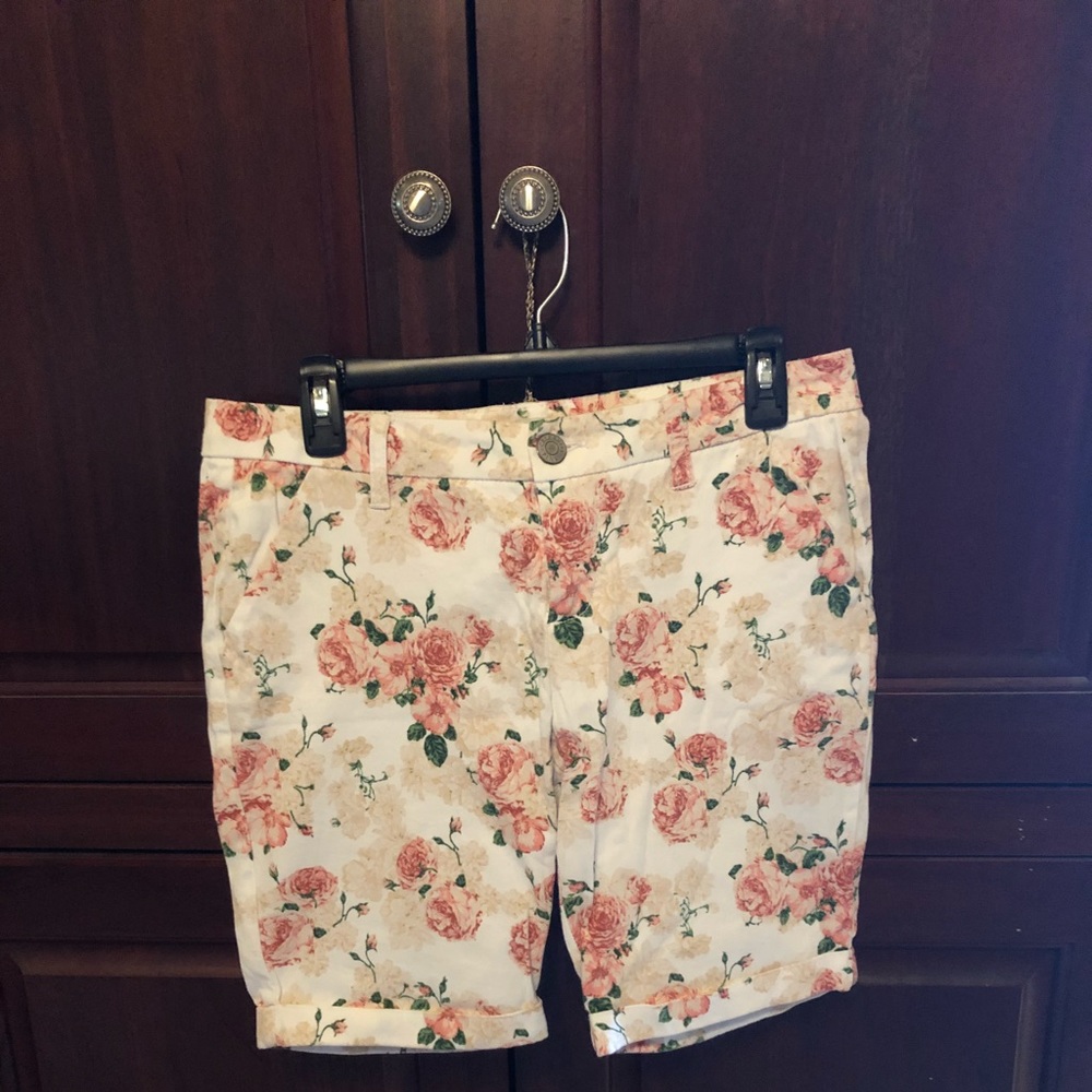 Floral cuffed shorts